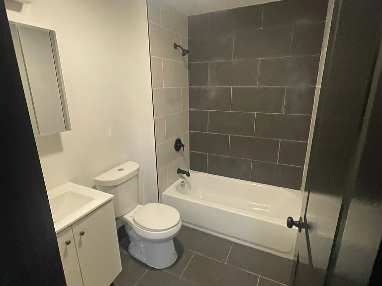 11 Thomas St #B1 — Photo 2