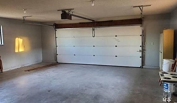 2nd image of 18600 Plumas St