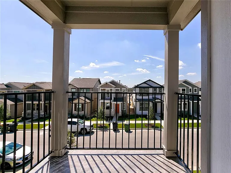 1749 Yaupon Grove Ln — Photo 3