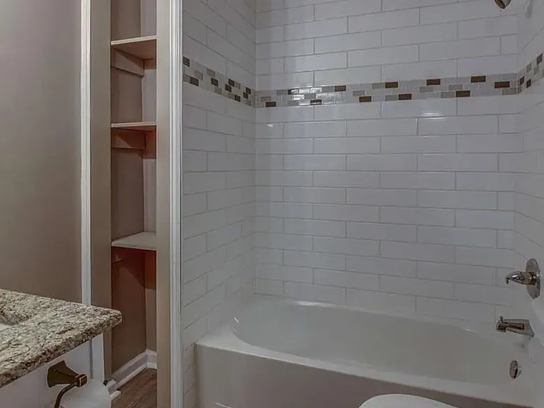 686 Center Hill Ave NW — Photo 9