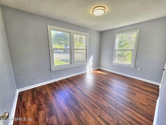 3rd image of 616 Woodbine St #616
