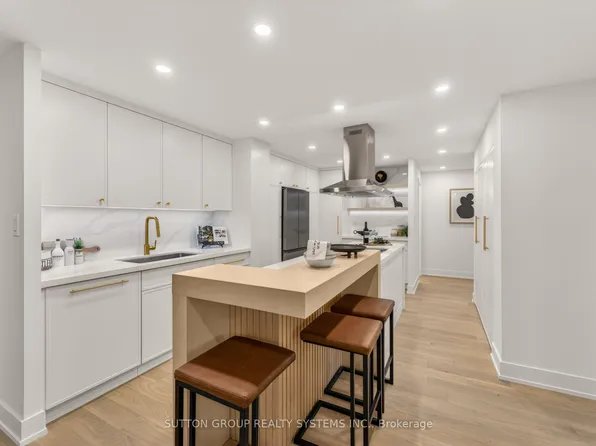 820 E Burnhamthorpe Rd #1409, Toronto, ON M9C 4W2