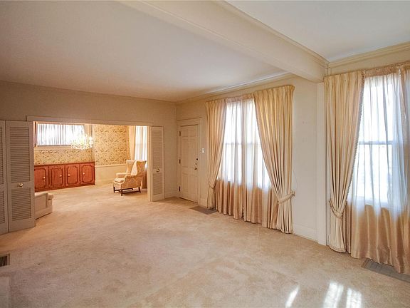 4th image of 652 E Lorena Ave