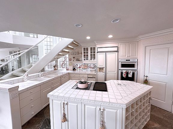 5th image of 3300 W Oceanfront