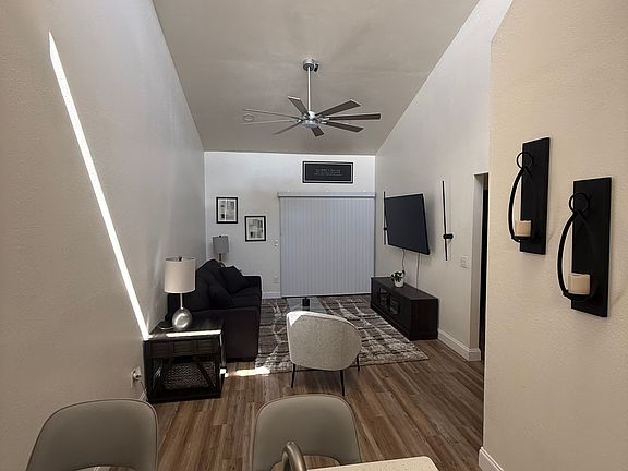 3rd image of 1369 Ellis Trace Dr W