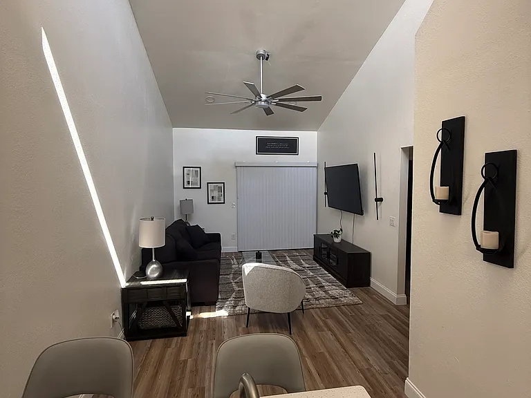 1369 Ellis Trace Dr W — Photo 3