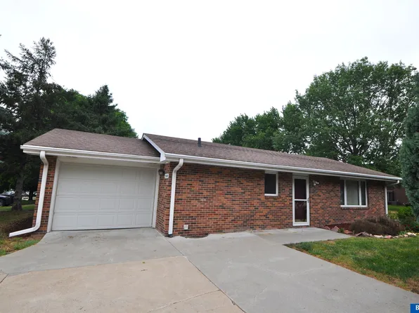 5400 Homestead Ct, Lincoln, NE 68521