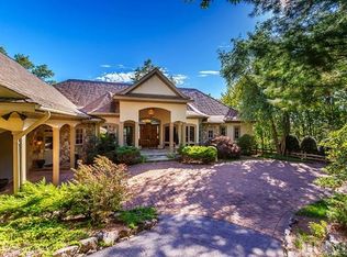 499 Hawk Mountain Rd, Lake Toxaway, NC 28747