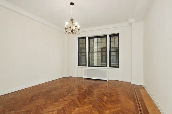 Rented by Moises Farhart, LREB | media 13