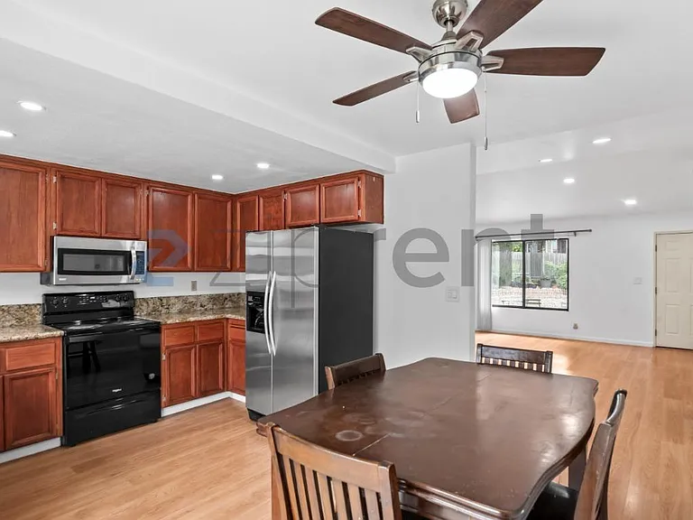 2872 Pickford Pl — Photo 10