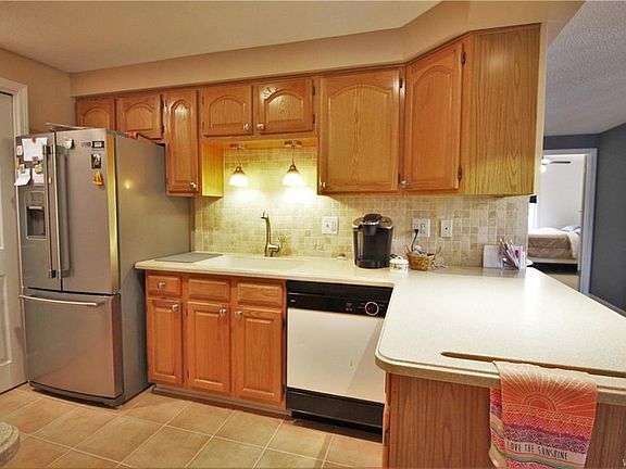 4th image of 400 West Ave Unit L8