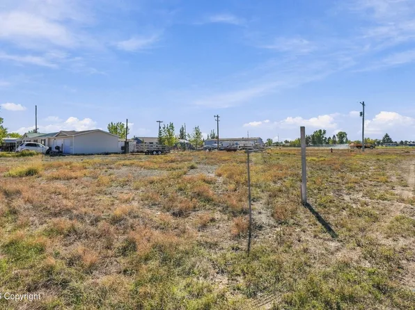 528 Sheridan St, Upton, WY 82730