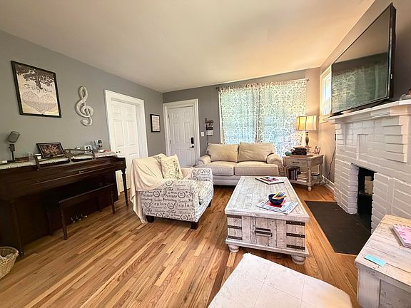 3rd image of 16 Woodvale Ave