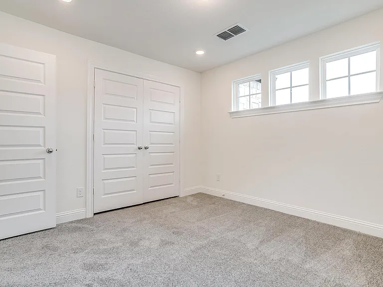 9836 Derbyshire Dr — Photo 69