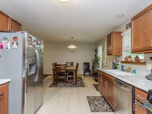 4th image of 9711 Oak Green Ct