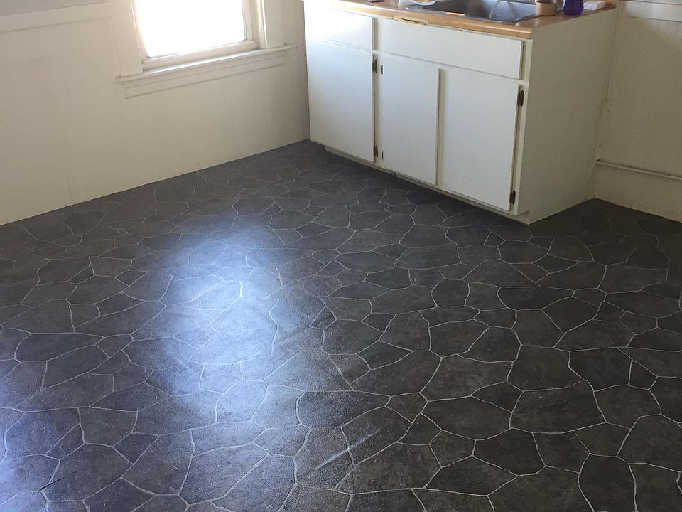 2nd image of 19 Pleasant Pl #3
