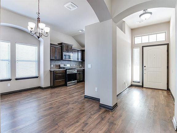 5th image of 10557 NW 35th St