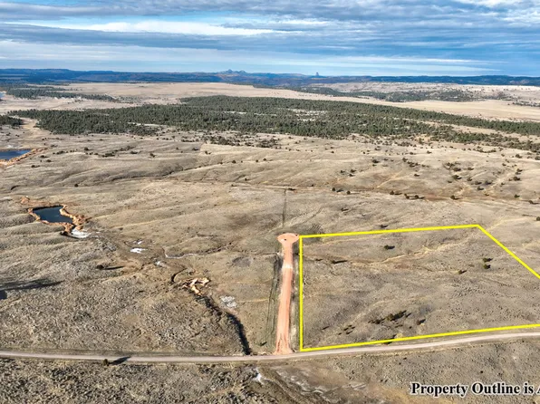 4 Bennyhaha St, Moorcroft, WY 82721