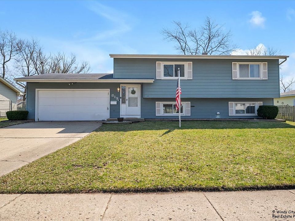 1st image of 819 Dartmoor Dr