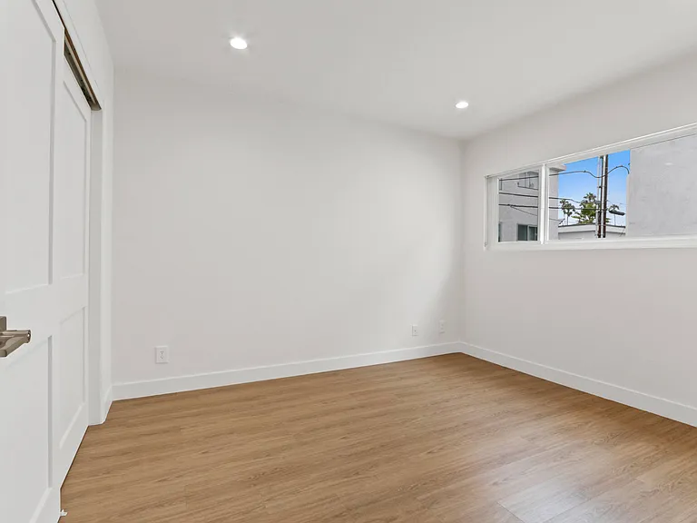 1022 Euclid — Photo 7