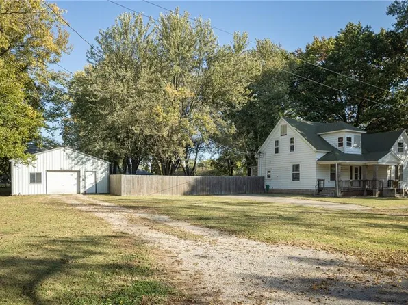 402 E Summerfield Ave, Leeton, MO 64761