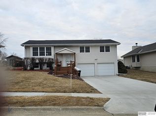 13732 Z Cir, Omaha, NE 68137