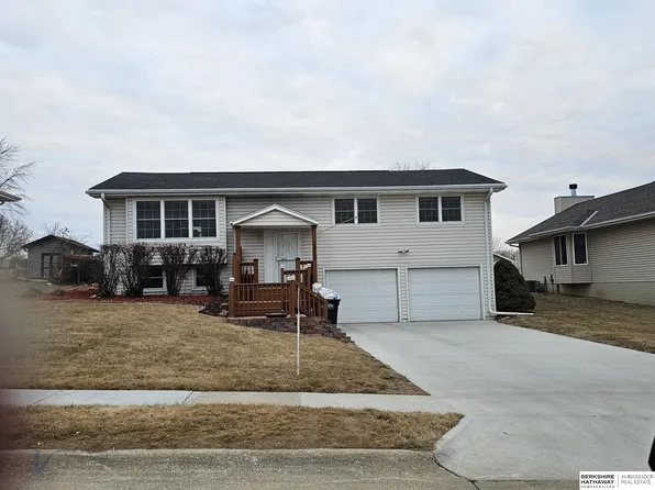 13732 Z Cir, Omaha, NE 68137