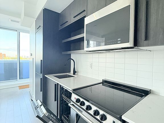5th image of 560 Rideau St #701
