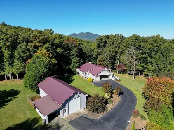 1131 Kirby Cv, Young Harris, GA 30582