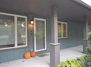 424 Fremont St, Douglas, MI 49406