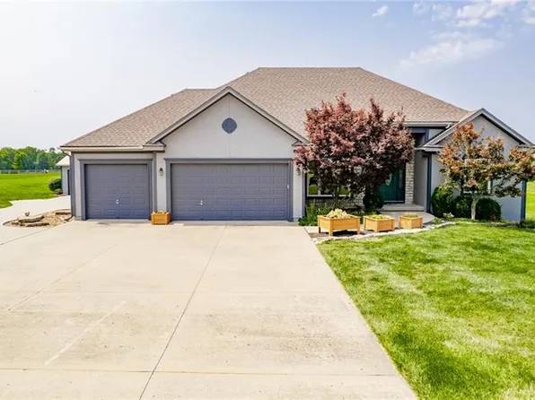 24503 E Woodland Cir, Lees Summit, MO 64086