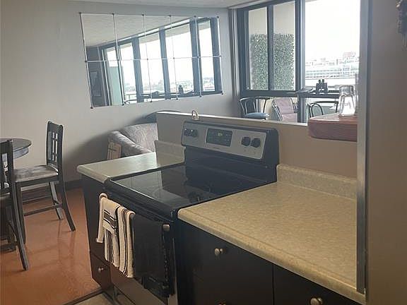 5th image of 111 Riverside Dr E #1403