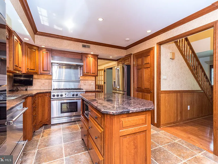 100 Live Oak Dr — Photo 24