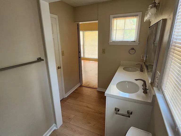 126 W Holding Ave — Photo 6