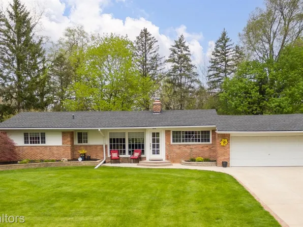 24440 Bloomington Dr, Franklin, MI 48025