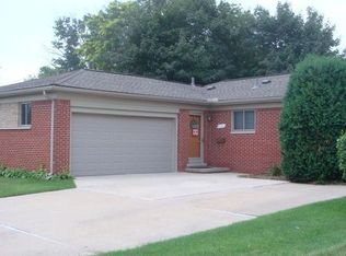 8080 Konczal St, Center Line, MI 48015