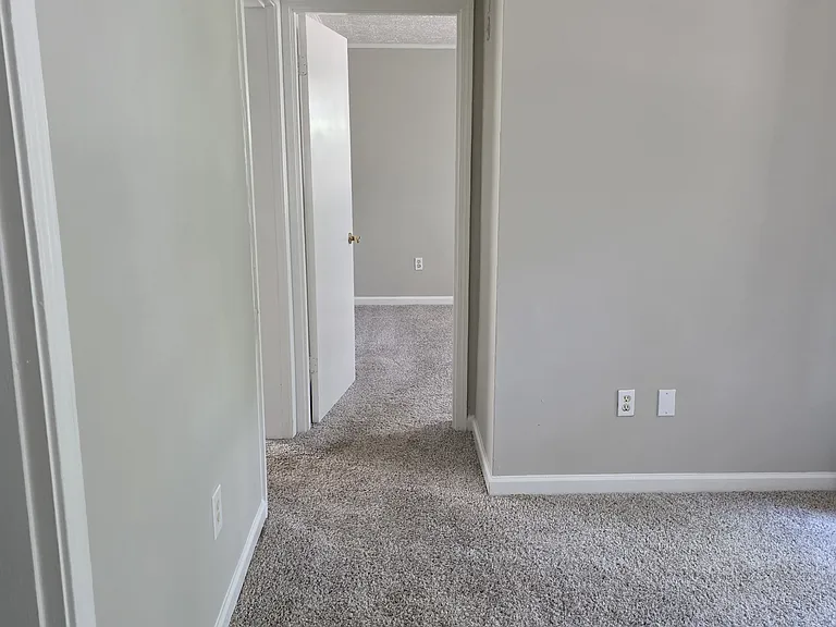 Bentley Woods Apartments — Photo 7