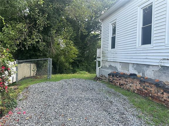 4th image of 706 Arch St