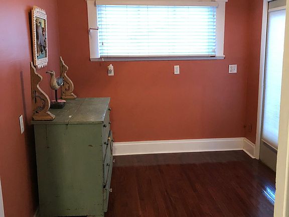 2nd image of 966 Mount Pleasant Ave