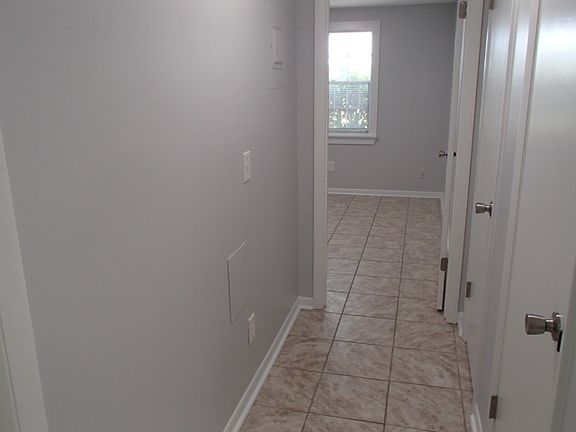 4th image of 926 Bradley Cir #926