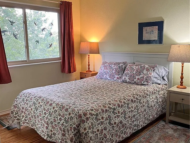 121 Butler Ln — Photo 3
