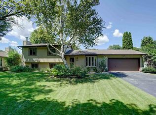 2922 Greenway Trl, Madison, WI 53719