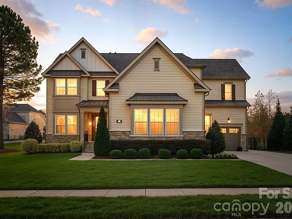 2nd image of 301 Pecan Ridge Ct