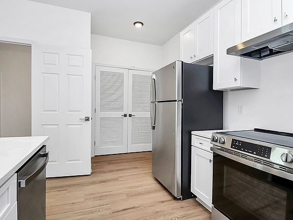 5th image of 3515-107 Markland Dr