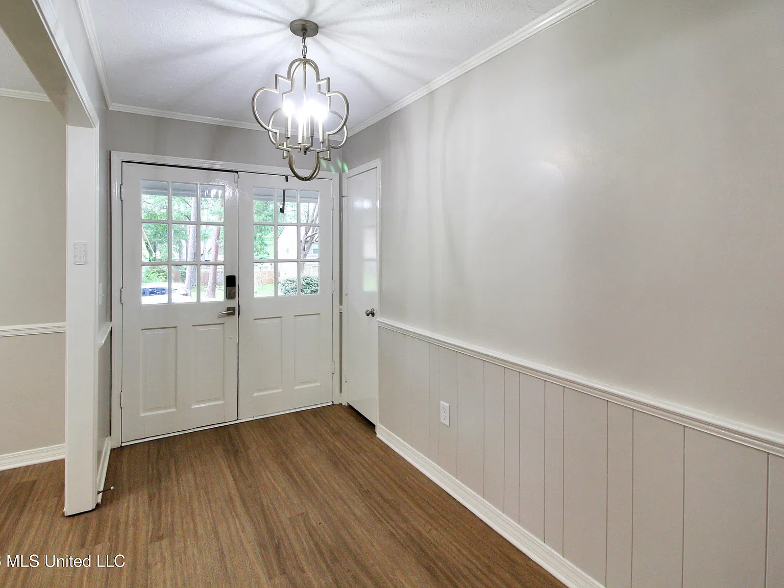 3 bed, 2.0 bath, 2044 sqft, $2,500 — Photo 4