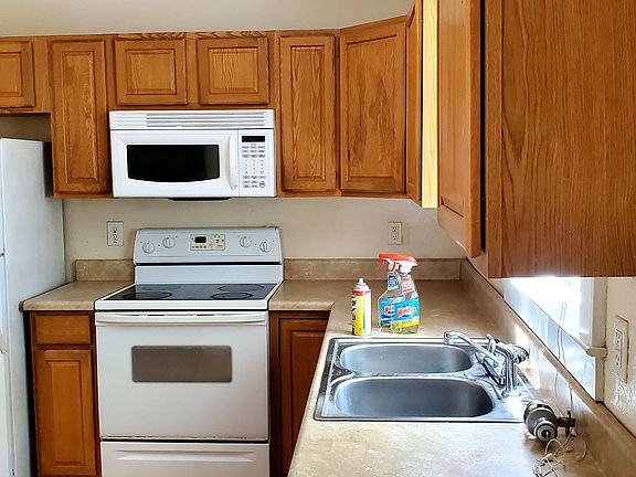 5th image of 702 Hamilton Cres APT 1