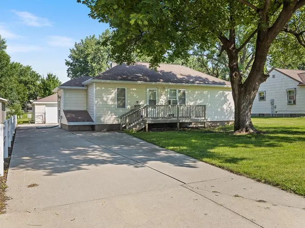 801 N 5th St, Marshall, MN 56258