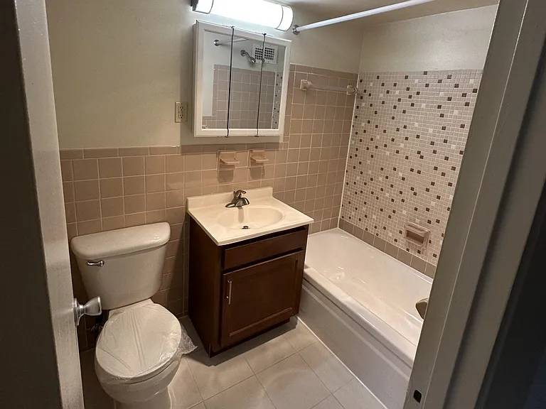 Claridge House — Photo 201