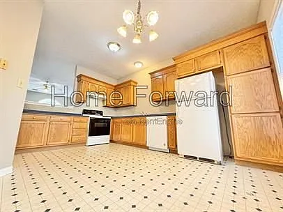 3 bed, 2.0 bath, 1351 sqft, $1,700 — Photo 4