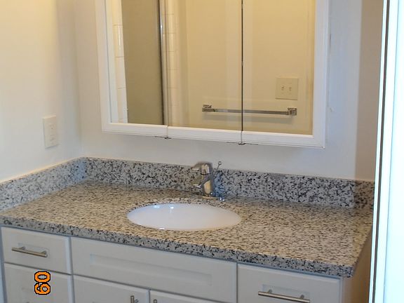 4th image of 578 Alberta Ave #3